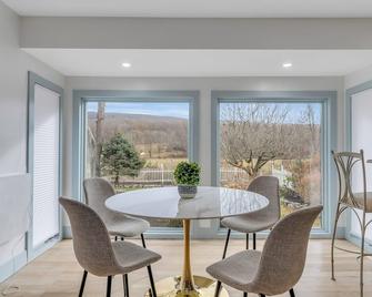 Stunning, Private House in the Hills - Extra calm! - Monroe - Essbereich