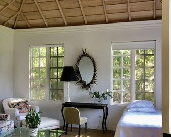 Water mill cottage on a 5 acre estate near beaches - Water Mill