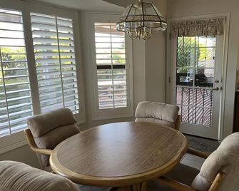 Your Private 19th Hole With Golf Cart Included In Rental - Sun City West - Comedor
