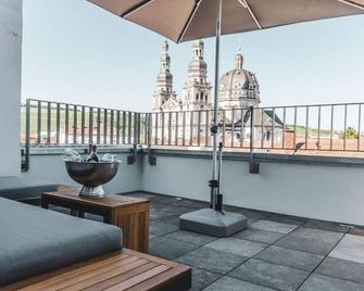 Altstadt Hotel Self Check-In - Wurzburg - Balcony