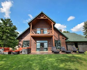 Cabin w/ Gradual Slope to Sandy Bottom Swimming! - Siren - Edificio