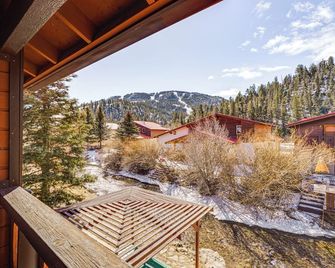 Half-mi to Red River Ski Area: Townhome w/ Patio - Red River - Balcón