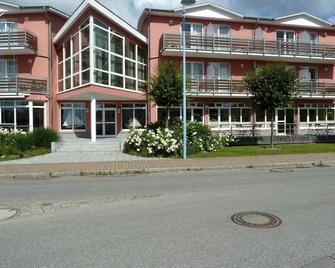 Hotel Goor und Apartmenthaus - Putbus - Budova