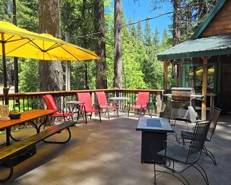 Yuba River Inn - Sierra City - Patio