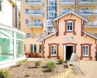 Strandhotel Luise von Preussen - Zinnowitz - Building