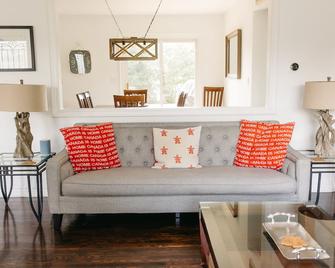 By The Vines Cottage - Niagara-on-the-Lake - Living room