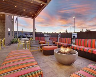 Home2 Suites by Hilton Yakima Airport - Yakima - Innenhof