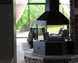 19th Hole Golf Villa - Worcester - Lounge