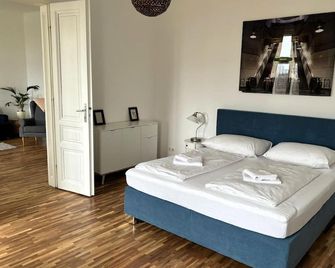 Sunny flat directly on the Augarten - Viena - Habitación