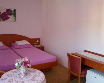 Rooms Milena - Triple Room with External Private Bathroom - Lopud - Bedroom