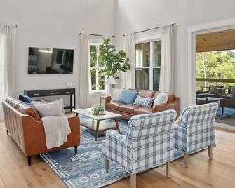 New Luxury Retreat - Nolin Lake & Mammoth Cave adventures await! - Leitchfield - Living room