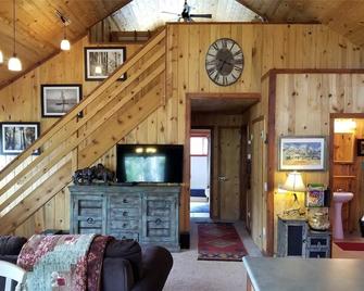 Cabin W/ Rocky Mountain Views! Venture Out, Relax In The Hot Tub, Grill Outside! - Idaho Springs - Obývací pokoj