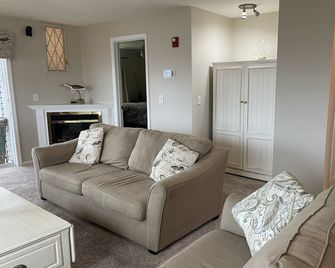 Pet-Friendly with Stunning Water Views in Bethany Bay - No Cleaning Fees - Ocean View - Sala de estar