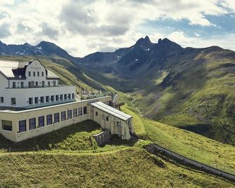 Romantik Hotel Muottas Muragl - Samedan - Edificio
