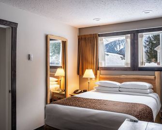 Swiss Chalet Motel - Revelstoke - Phòng ngủ