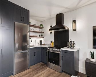 Cozy Couples` Loft in the Heart of Collingwood - Collingwood - Cucina