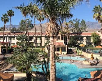 Coachella Accommodations At The Hyatt Desert Oasis - Cathedral City - Piscina