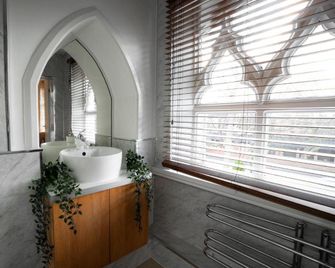 Milverton Court by OYO - Manchester