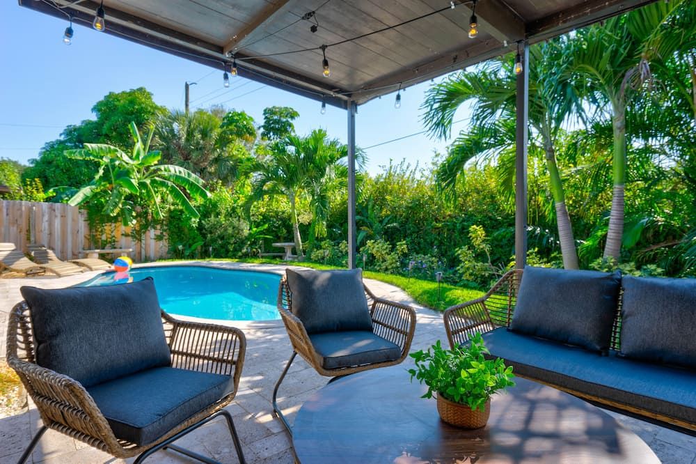 Tropical Getaway with Heated Pool, Arcades & Spacious Backyard - Sleeps 8 - פורט לודרדייל - בריכה