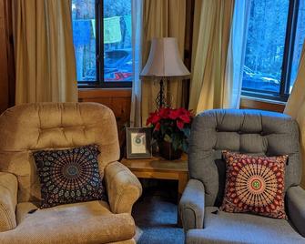Namaste Sulfur Springs House at Healing Waters of Shasta. - Weed