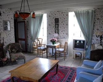 La Ferreterie - family home - 18th century farmhouse 2 to 12 people - Trelly - Sala de estar