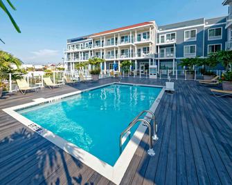 Fairfield Inn & Suites by Marriott Chincoteague Island Waterfront - Chincoteague - Piscina