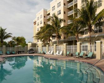 Residence Inn by Marriott Fort Myers Sanibel - Fort Myers - Pileta