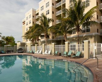 Residence Inn by Marriott Fort Myers Sanibel - Fort Myers - Piscina