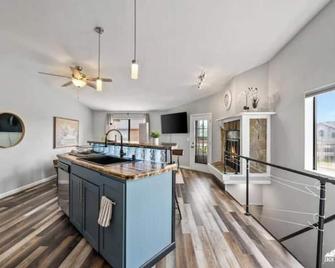Alaskan Floral Arrangement Townhome [1] - Anchorage
