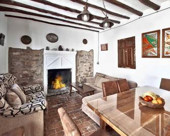 Elegant Villa in Granada with Pool and Garden - Montefrío - Restaurante