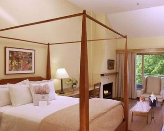 New Harmony Inn Resort And Conference Center - New Harmony - Bedroom