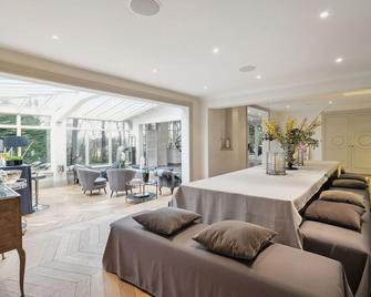 Stunning Designer's Residence In Ascot with Jacuzzi, Cinema Room for up to 16 - Ascot - Restaurant