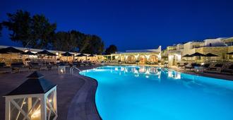 聖安德烈海邊度假酒店 - 帕羅斯島 - 帕瑞基亞 - 游泳池