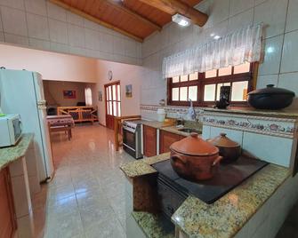 Sitio Pedacinho Do Ceu Na Serra Catarine - Pinheira - Cocina