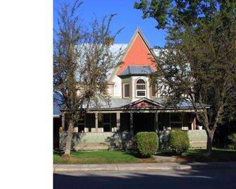 The best downtown location in Revelstoke - Revelstoke - Building