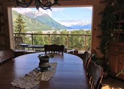 Turnagain View Lodge and Wedding Venue - Indian - Balcony
