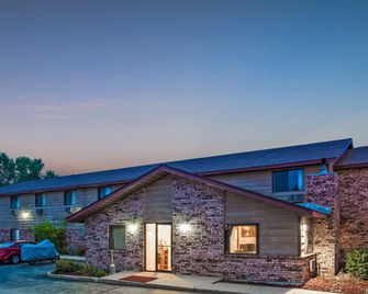 Super 8 by Wyndham Hartford WI - Hartford - Gebouw