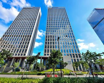 HeeFun Apartment GZ -Poly World Trading Center-walking distance to Canton Fair - Guangzhou - Building