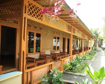 Hotel Indra Djaya - Puncak - Patio