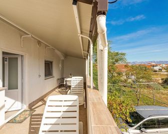 Nice Apartment In Vir With Kitchen - Vir - Balkon