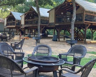 Geronimo Creek Retreat - Seguin - Patio