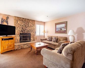 Lagonita Lodge - Full Lake View Guaranteed! Lakefront Bearview, Full Kitchen! - ביג בר לייק - סלון