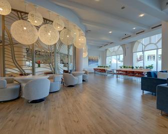 Millennium Lakeview Residence - Dubai - Vestíbul