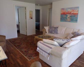 In the Heart of Netarts - Tillamook - Obývací pokoj