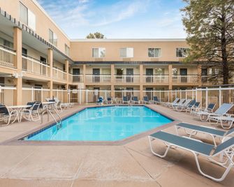 Baymont by Wyndham Flagstaff - Flagstaff - Piscina