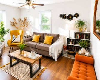 Walk to Beach and Downtown - Wellington PEC Cottage - Wellington - Вітальня