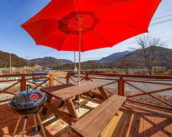 Gongju (Donghaksa) Hotel Bandi - Gongju - Balcón