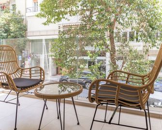 Cubes Living Athens Goudi - Athen - Innenhof