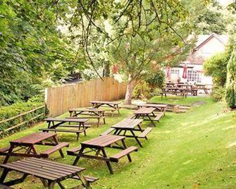 The Red Lion & Cellar Room, Betchworth - Betchworth - Патіо