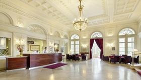 Austria Trend Hotel Schloss Wilhelminenberg - Viena - Recepción